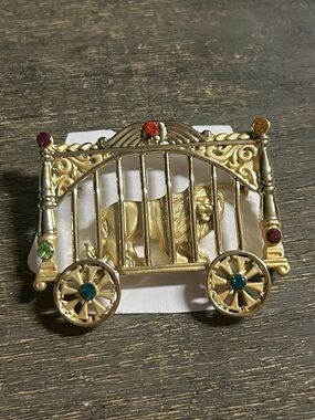 Vintage Circus Lion Brooch Signed AJC Circus Brooch Gold‎ Tone
